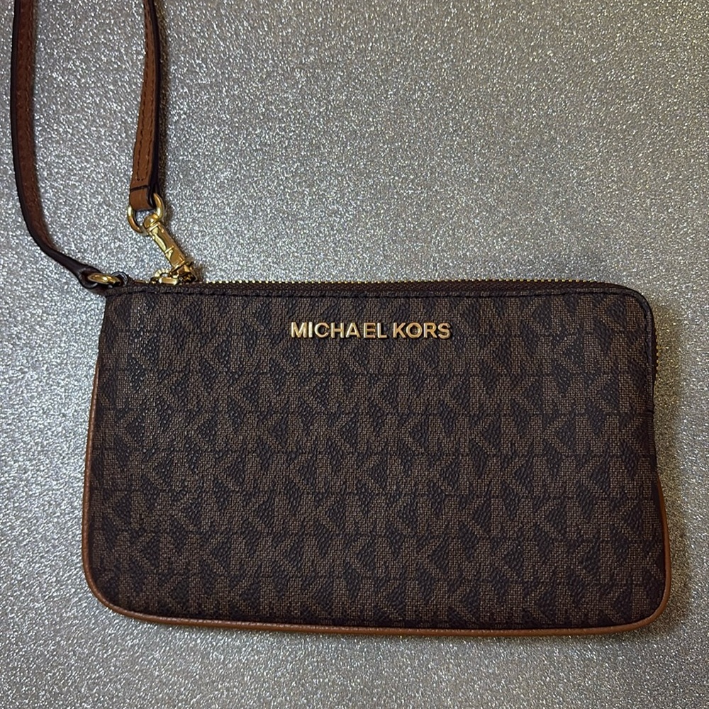 Michael Kors Jet Set Travel Large Wristlet Brown